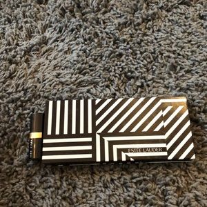 Estee Laudar and Bobbie Brow pallet and lipstick